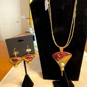 NWT Designer Jewelry Necklace / Earrings LC 070